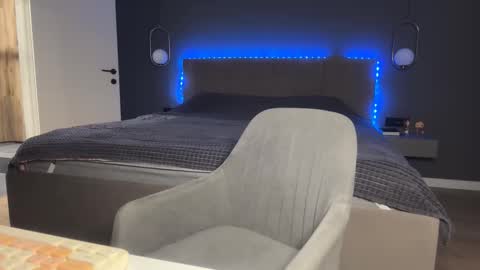 Kristi online show from 11/18/25, 04:06