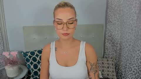 Snapshot of kristyflowers chatting on 04/30/26, 02:34 KristyFlowers online show from 04/30/26, 02:34