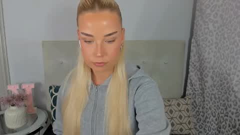 Snapshot of kristyflowers chatting on 05/11/26, 02:45 KristyFlowers online show from 05/11/26, 02:45