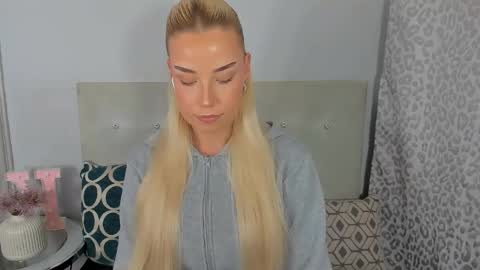 Snapshot of kristyflowers chatting on 05/11/26, 04:04 KristyFlowers online show from 05/11/26, 04:04