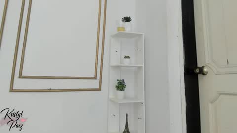 Snapshot of kristyl_paez chatting on 11/22/25, 06:29 Cristina online show from 11/22/25, 06:29