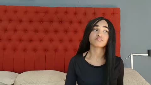 Snapshot of kristyl_paez chatting on 11/23/25, 07:02 Cristina online show from 11/23/25, 07:02