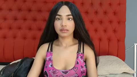 Snapshot of kristyl_paez chatting on 11/24/25, 08:08 Cristina online show from 11/24/25, 08:08