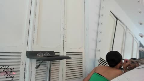 Snapshot of kristyl_paez chatting on 12/02/25, 07:42 Cristina online show from 12/02/25, 07:42