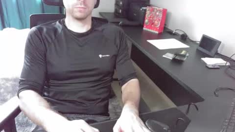 Snapshot of krocr_iras chatting on 12/14/25, 06:56 Lucas Edu online show from 12/14/25, 06:56