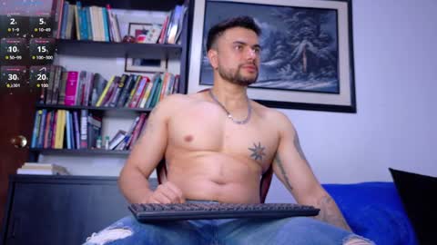 Snapshot of kroy_wood chatting on 01/09/25, 01:02 Kroy Wood online show from 01/09/25, 01:02