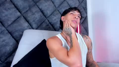 Snapshot of kroywave chatting on 08/09/26, 03:23 Kroy Wave Muscle Tattoos Latino online show from 08/09/26, 03:23