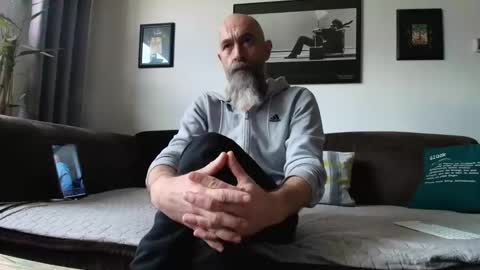 Snapshot of krummersaebel chatting on 02/22/25, 01:35 krummersaebel online show from 02/22/25, 01:35