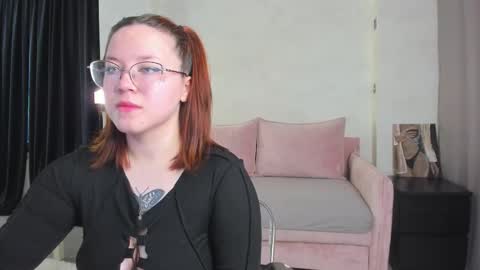 Snapshot of krysadapp chatting on 09/16/25, 12:33 Krys online show from 09/16/25, 12:33