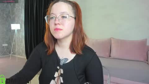 Snapshot of krysadapp chatting on 09/17/25, 12:12 Krys online show from 09/17/25, 12:12