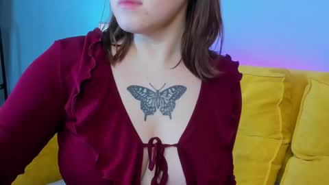 Snapshot of krysadapp chatting on 09/30/25, 12:15 Krys online show from 09/30/25, 12:15