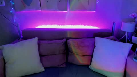 Snapshot of krysadapp chatting on 03/31/26, 12:12 Krys online show from 03/31/26, 12:12