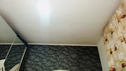 Snapshot of krystal_desire chatting on 12/23/24, 06:05 krystal desire online show from 12/23/24, 06:05