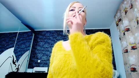 Snapshot of krystal_desire chatting on 01/12/25, 06:38 krystal desire online show from 01/12/25, 06:38