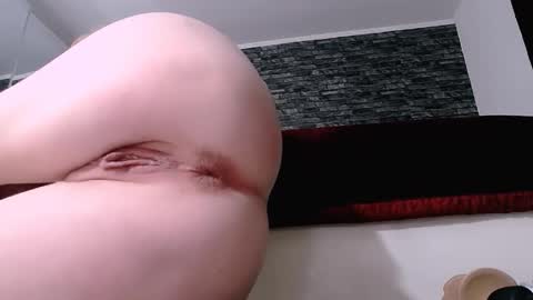 Snapshot of krystal_desire chatting on 10/07/25, 05:37 krystal desire online show from 10/07/25, 05:37