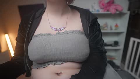 Snapshot of krystalsyxx chatting on 02/08/25, 12:28 Krystal Syx online show from 02/08/25, 12:28