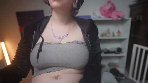 Snapshot of krystalsyxx chatting on 02/08/25, 03:30 Krystal Syx online show from 02/08/25, 03:30