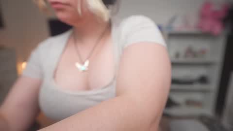 Snapshot of krystalsyxx chatting on 10/16/25, 01:50 Krystal Syx online show from 10/16/25, 01:50