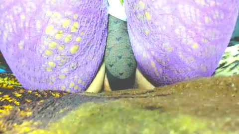 Snapshot of krystarxxx chatting on 03/19/26, 08:24 kryxtal online show from 03/19/26, 08:24