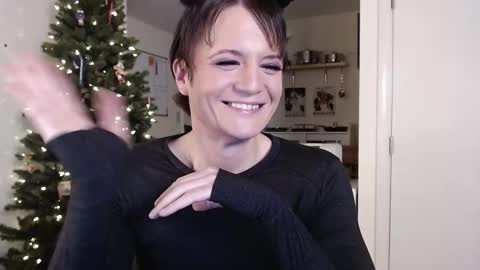 Snapshot of ktrichards77 chatting on 11/14/25, 02:10 Cait online show from 11/14/25, 02:10