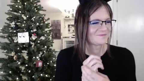 Snapshot of ktrichards77 chatting on 12/21/25, 08:16 Cait online show from 12/21/25, 08:16