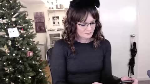 Snapshot of ktrichards77 chatting on 01/06/26, 01:42 Cait online show from 01/06/26, 01:42