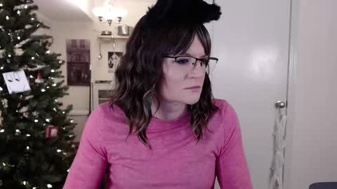 Snapshot of ktrichards77 chatting on 01/13/26, 12:27 Cait online show from 01/13/26, 12:27