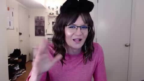 Snapshot of ktrichards77 chatting on 01/17/26, 12:15 Cait online show from 01/17/26, 12:15