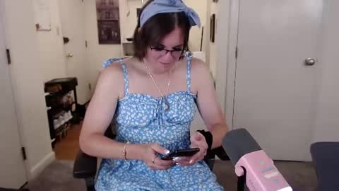 Snapshot of ktrichards77 chatting on 06/25/26, 12:54 Cait online show from 06/25/26, 12:54