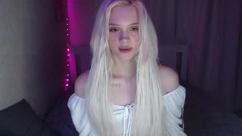 Emilia online show from 03/09/25, 02:29
