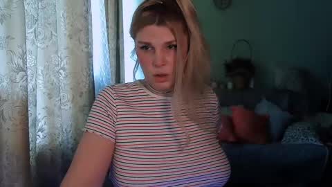 Snapshot of kudesnizza chatting on 02/21/25, 10:28 Annika MTF ts post -op online show from 02/21/25, 10:28