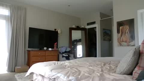 Lucy online show from 02/25/25, 12:36