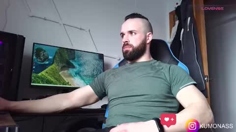 Snapshot of kumonass chatting on 02/26/25, 11:41 kumonass online show from 02/26/25, 11:41