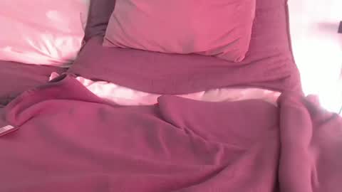 Snapshot of kung_furious chatting on 10/16/25, 06:31 Ohm. online show from 10/16/25, 06:31