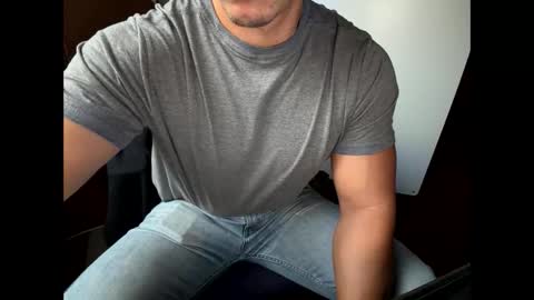 Snapshot of kungfu600 chatting on 12/18/25, 03:07 kungfu600 online show from 12/18/25, 03:07