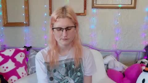 Snapshot of kunzitegoddess chatting on 04/19/26, 05:56 Samantha online show from 04/19/26, 05:56