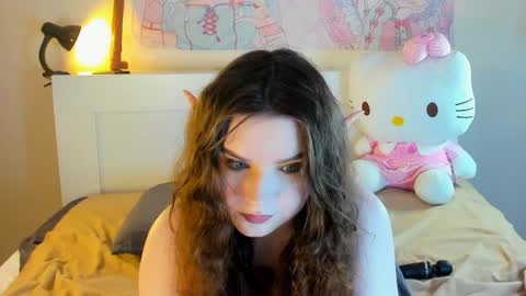 Snapshot of kuraii_ chatting on 12/22/24, 12:17 Anna online show from 12/22/24, 12:17