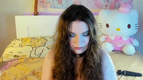 Snapshot of kuraii_ chatting on 01/14/25, 12:11 Anna online show from 01/14/25, 12:11