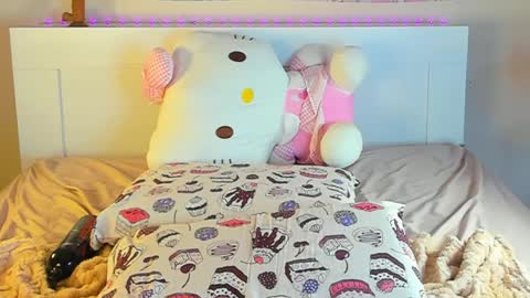 Snapshot of kuraii_ chatting on 01/17/25, 10:23 Anna online show from 01/17/25, 10:23