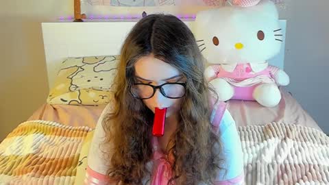 Snapshot of kuraii_ chatting on 02/08/25, 03:08 Anna online show from 02/08/25, 03:08