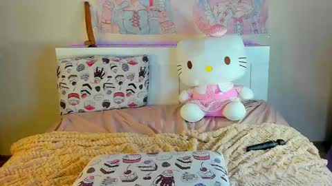 Snapshot of kuraii_ chatting on 02/28/25, 02:20 Anna online show from 02/28/25, 02:20