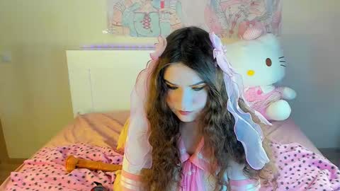 Snapshot of kuraii_ chatting on 03/07/25, 08:22 Anna online show from 03/07/25, 08:22