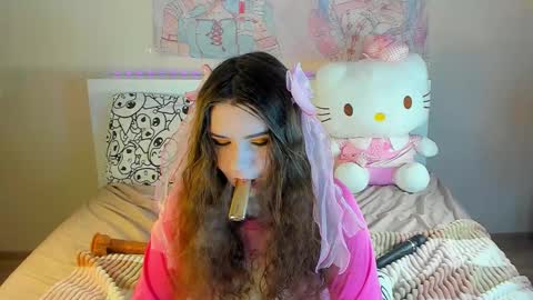 Snapshot of kuraii_ chatting on 03/10/25, 08:23 Anna online show from 03/10/25, 08:23