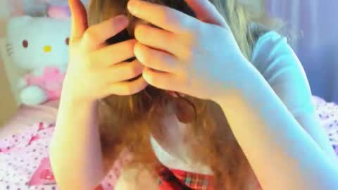 Snapshot of kuraii_ chatting on 09/20/25, 02:34 Anna online show from 09/20/25, 02:34