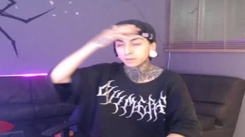 kuregari_xs online show from 11/05/25, 04:34