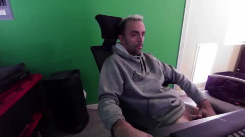 Snapshot of kuruptxxx chatting on 12/18/24, 06:57 kuruptxxx online show from 12/18/24, 06:57