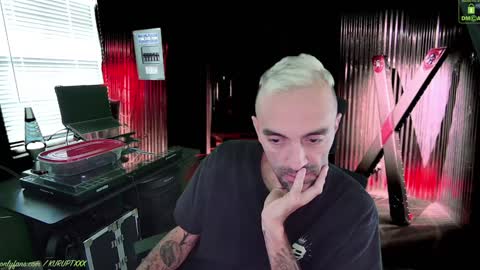 Snapshot of kuruptxxx chatting on 01/09/25, 08:01 kuruptxxx online show from 01/09/25, 08:01