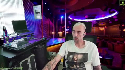 Snapshot of kuruptxxx chatting on 01/11/25, 06:44 kuruptxxx online show from 01/11/25, 06:44