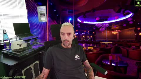 Snapshot of kuruptxxx chatting on 01/15/25, 05:58 kuruptxxx online show from 01/15/25, 05:58