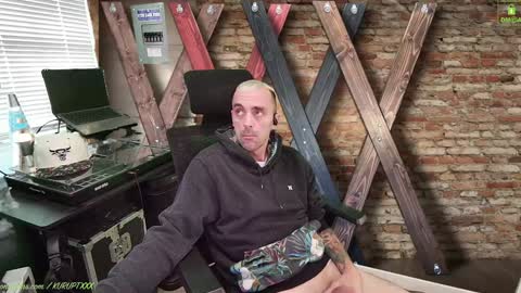 Snapshot of kuruptxxx chatting on 01/18/25, 05:37 kuruptxxx online show from 01/18/25, 05:37